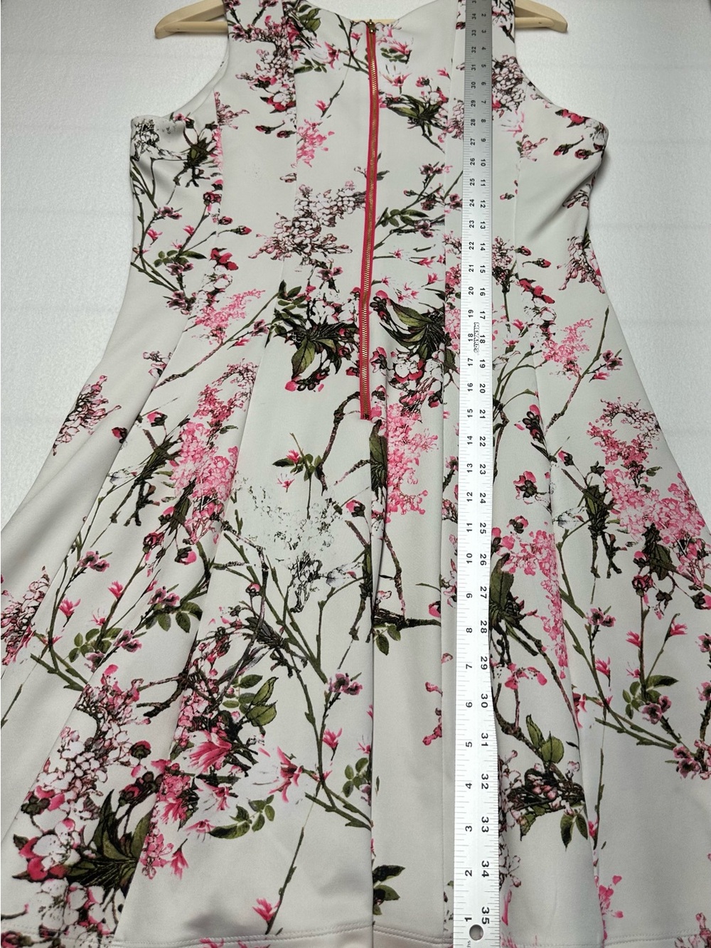 Flattering Size 10 Floral A-Line Sleeveless Dress in White, Pink, & Green - Picture 5 of 7